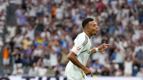 Kylian Mbappe giống Cristiano Ronaldo đến kỳ lạ!  Kylian Mbappe giống Cristiano Ronaldo đến kỳ lạ!